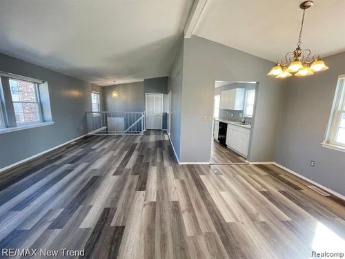 42101 Roscommon St, Northville, MI, 48167-2415 | Card Image