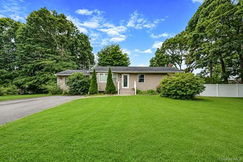 2 Amarr Dr, Shirley, NY, 11967-3602 | Card Image