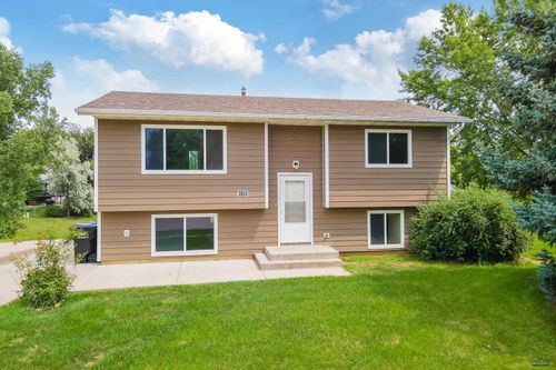 3904 Hampton Ct, Rapid City, SD, 57701-8636 | Card Image