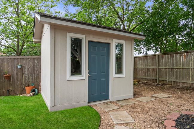 View of outdoor structure | Image 27