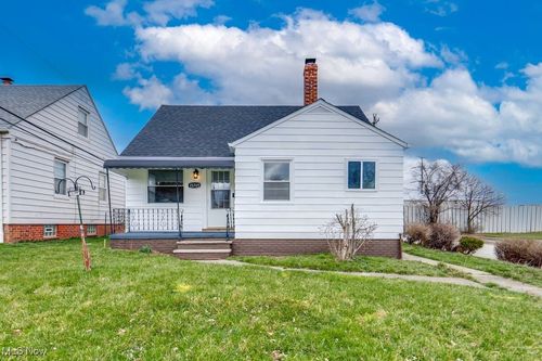 15705 Benhoff Dr, Maple Heights, OH, 44137-3363 | Card Image
