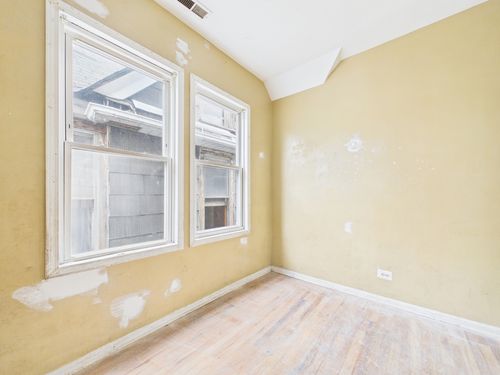 6940 Bishop St, Chicago, IL, 60636-3916 | Card Image