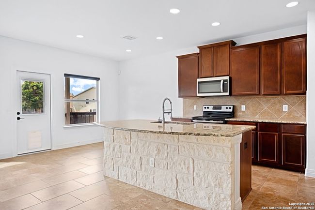 105 Highland Pl, House other with 4 bedrooms, 3 bathrooms and null parking in Cibolo TX | Image 6