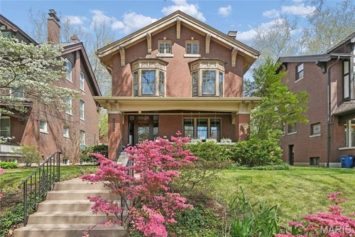 6335 Pershing Ave, University City, MO, 63130-4704 | Card Image