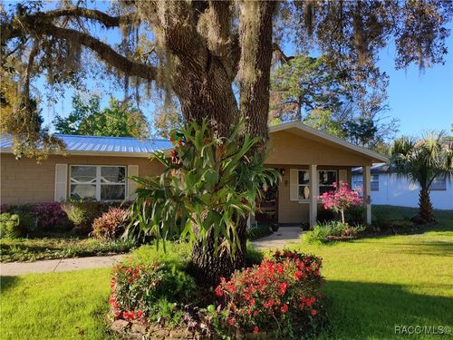 1154 Se 3rd St, Crystal River, FL, 34429-4537 | Card Image