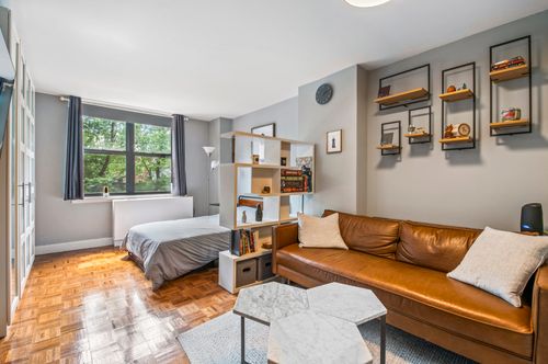 4e-222 W 14th St, New York, NY, 10011-7204 | Card Image