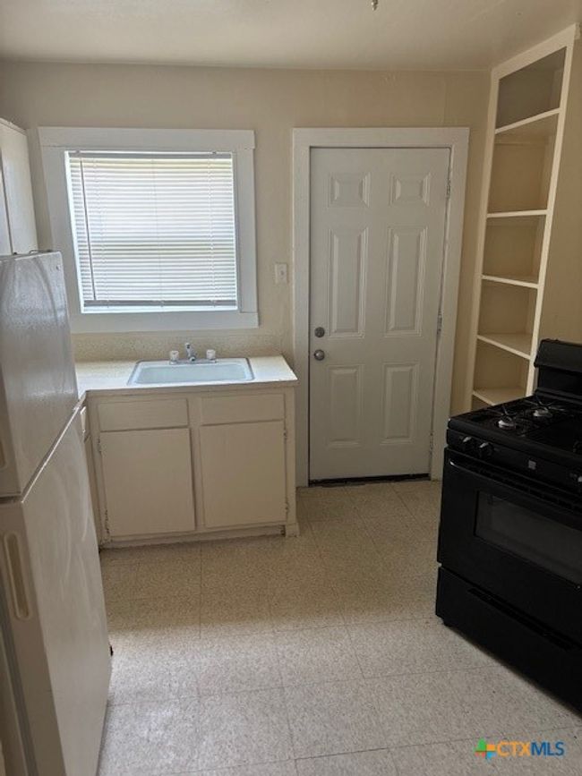 808 Stetson Ave, Home with 2 bedrooms, 1 bathrooms and null parking in Killeen TX | Image 4