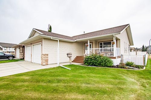 8 Oswald Close, Red Deer, AB, T4P0C1 | Card Image