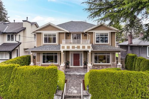 418 E 13th St, North Vancouver, BC, V7L2M1 | Card Image
