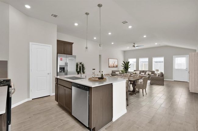 10111 Basil Beebalm Trce, House other with 3 bedrooms, 2 bathrooms and 2 parking in Magnolia TX | Image 4