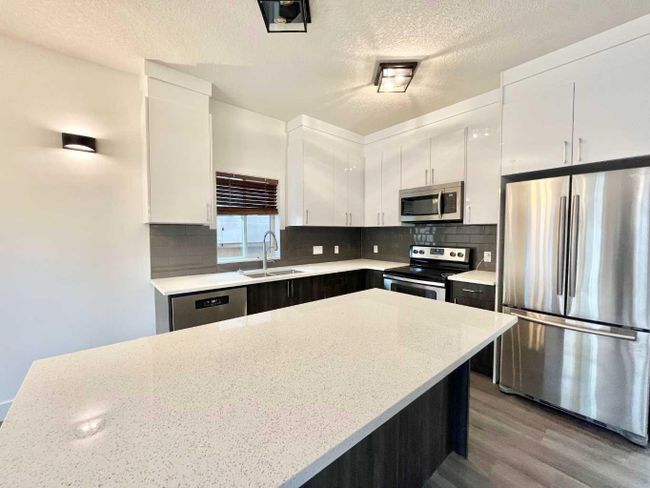 389 Northmount Drive Nw, Home with 3 bedrooms, 2 bathrooms and 2 parking in Calgary AB | Image 3
