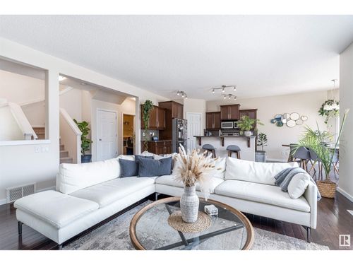 8715 10 Ave Sw, Edmonton, AB, T6X1J6 | Card Image