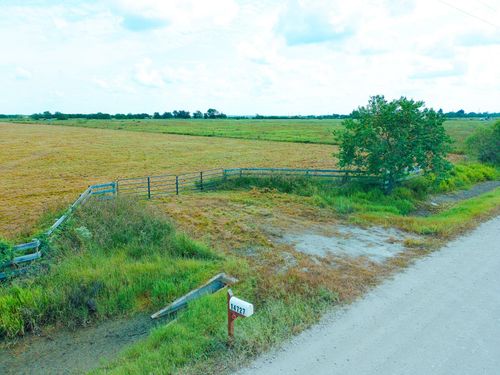 14727 Wolfgang Rd, Guy, TX, 77444-1422 | Card Image