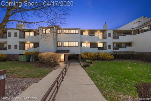 29-30414 Orchard Lake Rd, Farmington Hills, MI, 48334-1363 | Card Image