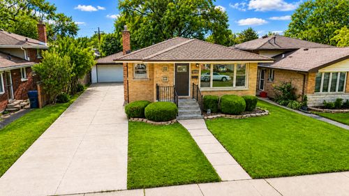 8818 S 55th Ct, Oak Lawn, IL, 60453-1249 | Card Image