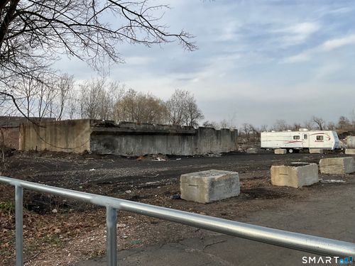 18 Helm St, West Haven, CT, 06516-2017 | Card Image