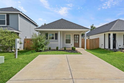 16842 N Marie Village Dr, Conroe, TX, 77306-1415 | Card Image
