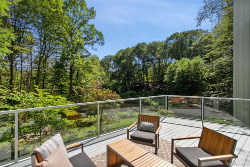 12 Hemlock Hill Rd, Pound Ridge, NY, 10576-2102 | Card Image