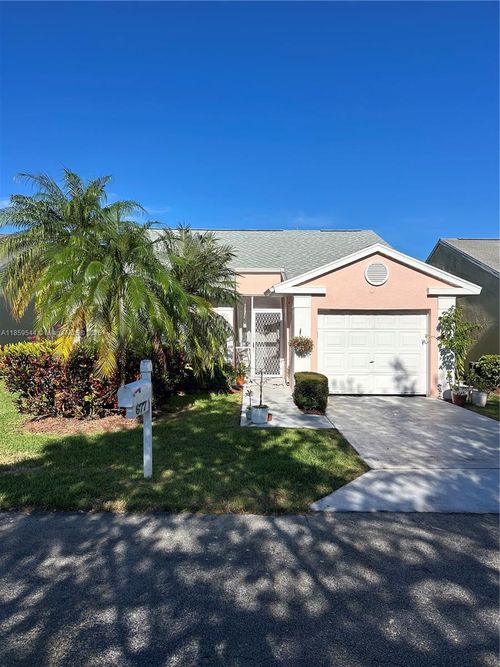 677 Se 22nd Dr, Homestead, FL, 33033-5205 | Card Image