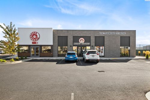 1802 S 1st St, Yakima, WA, 98903-2226 | Card Image