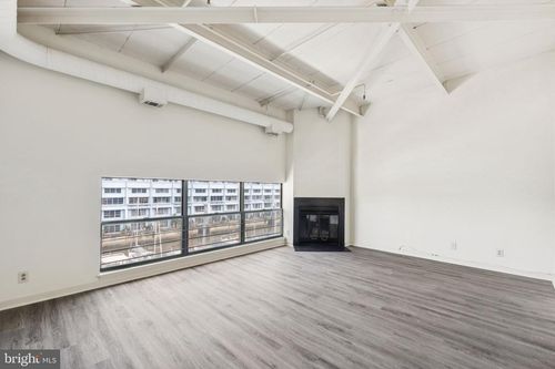 apt-td411-3 N Columbus Blvd, PHILADELPHIA, PA, 19106-1431 | Card Image