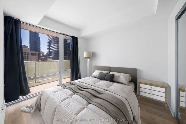 1211 - 501 Yonge St, Condo with 2 bedrooms, 1 bathrooms and null parking in Toronto ON | Image 13