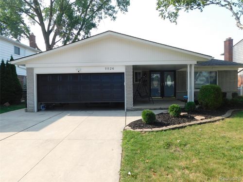 11126 Fairway Dr, Sterling Heights, MI, 48312-4938 | Card Image