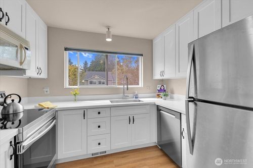 apt-e2-12024 101st Ave Ne, Kirkland, WA, 98034-6736 | Card Image