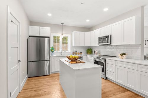 27-71 Driftwood Cir, Sandown, NH, 03873-2257 | Card Image
