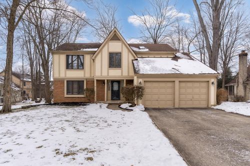 207 Woodedge Circle W, Powell, OH, 43065 | Card Image