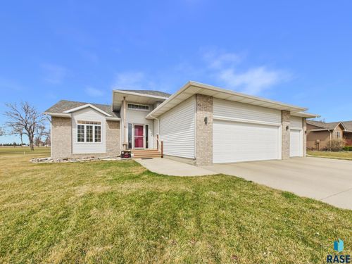 606 Par Tee Dr Drive, Hartford, SD, 57033 | Card Image