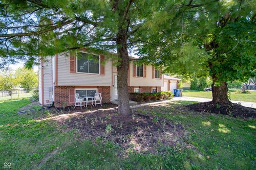 8307 Castle Farms Rd, Indianapolis, IN, 46256-3460 | Card Image