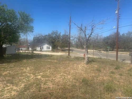 673 School Dr, Poteet, TX, 78065-4370 | Card Image