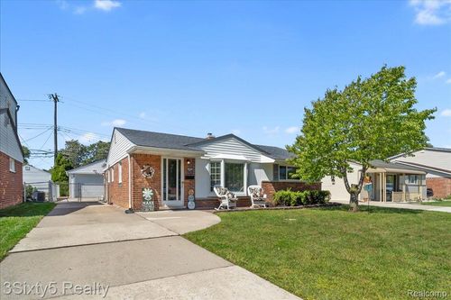 18560 Valade St, Riverview, MI, 48193-4513 | Card Image