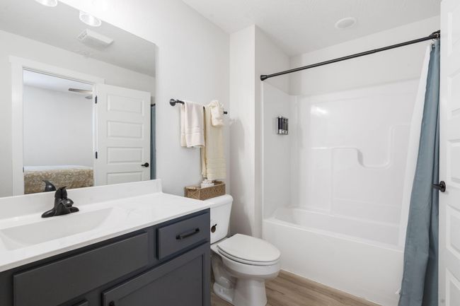 Full Bathroom #7 | Image 43