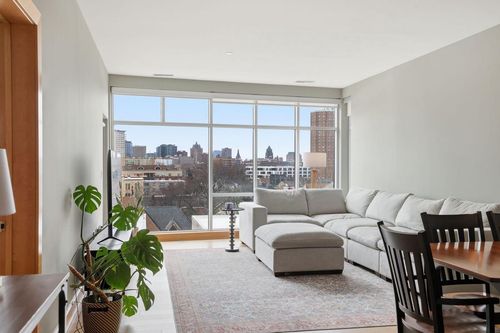 502-1550 E Royall Place, Milwaukee, WI, 53202 | Card Image