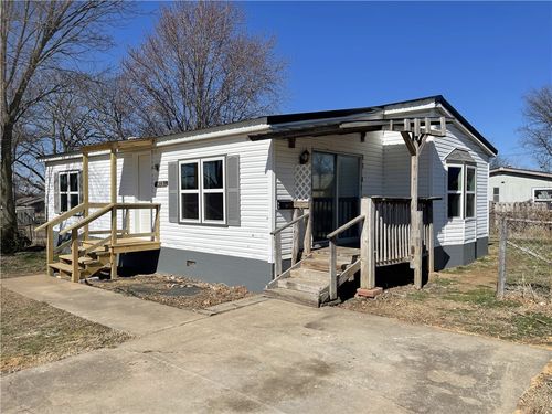 413 W Willow St, Stilwell, OK, 74960-1811 | Card Image