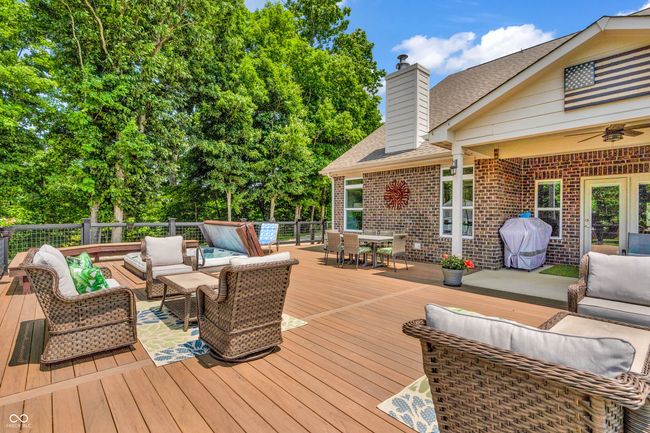 Trek deck w/cable railing and hot tub | Image 55