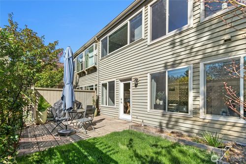 447 7th Ave, Kirkland, WA, 98033-5605 | Card Image