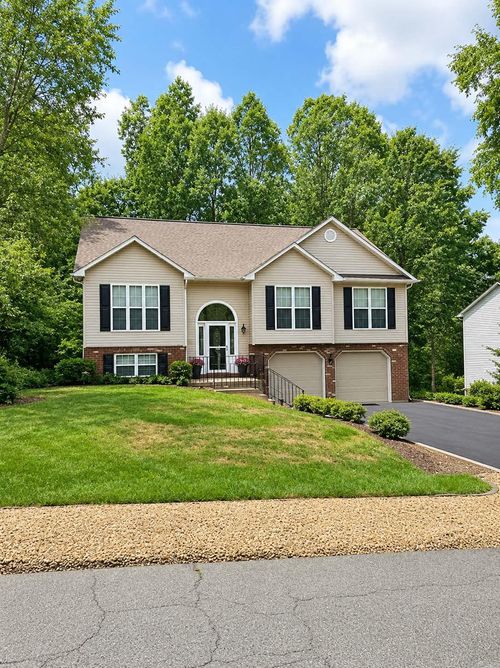 9712 Gunston Hall Rd, Fredericksburg, VA, 22408-9494 | Card Image