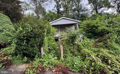 84 Conewago Park Dr, EAST BERLIN, PA, 17316-7820 | Card Image