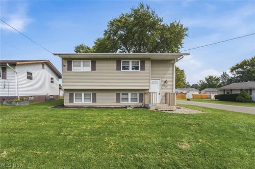 300 27th St Nw, Massillon, OH, 44647-6041 | Card Image