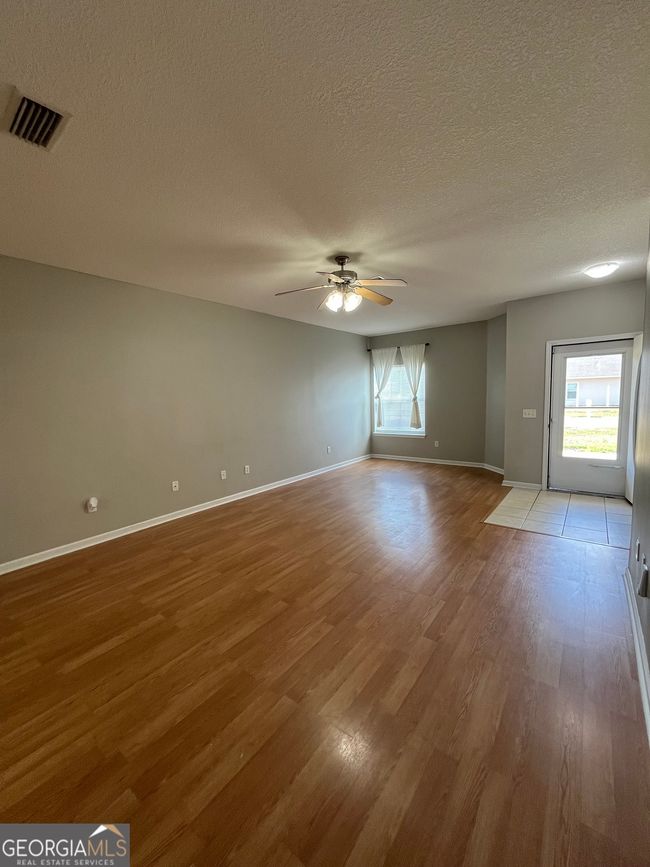 202 Royal Palms Ave, Home with 3 bedrooms, 2 bathrooms and null parking in Kingsland GA | Image 5