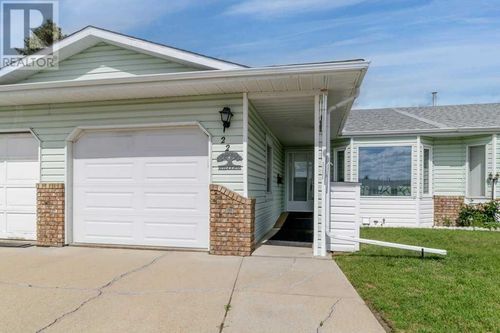 22 Ellis Close, Red Deer, AB, T4R2C4 | Card Image