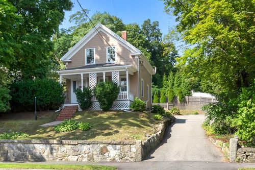 868 Main St, Reading, MA, 01867-1754 | Card Image