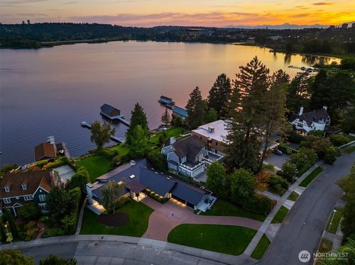 3517 43rd Ave Ne, Seattle, WA, 98105-5334 | Card Image