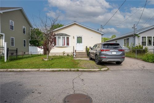 102 Kenmore St, Pawtucket, RI, 02861-4206 | Card Image