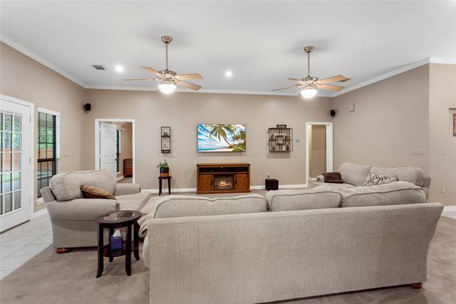 This large room will accomodate all your oversized furniture. | Image 11