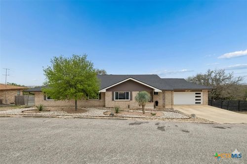 677 Floral Ave, New Braunfels, TX, 78130-5326 | Card Image