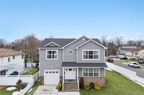 2162 Seamans Neck Rd, Seaford, NY, 11783-2508 | Card Image